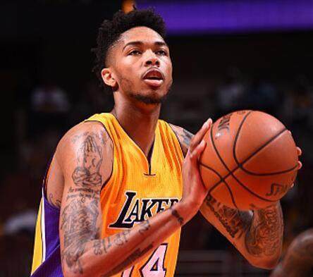 尔夫圈内引 尔夫圈内引