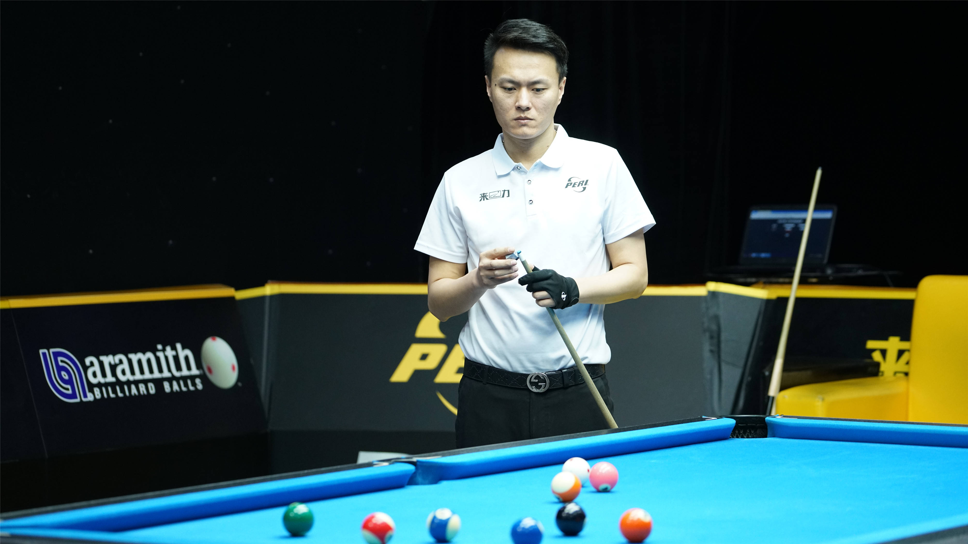 投掷燃烧瓶 投掷燃烧瓶